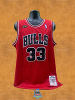 Scottie Pippen Signed Jersey with Authentication